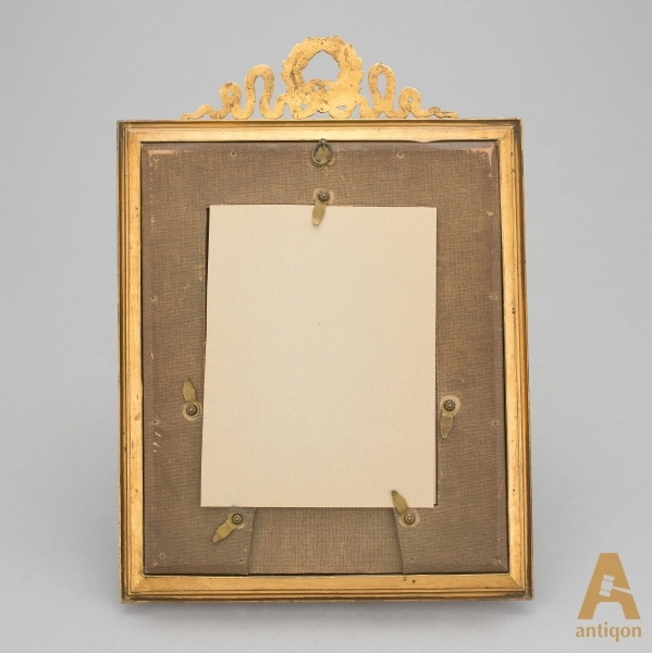 Photo frame in the Empire style