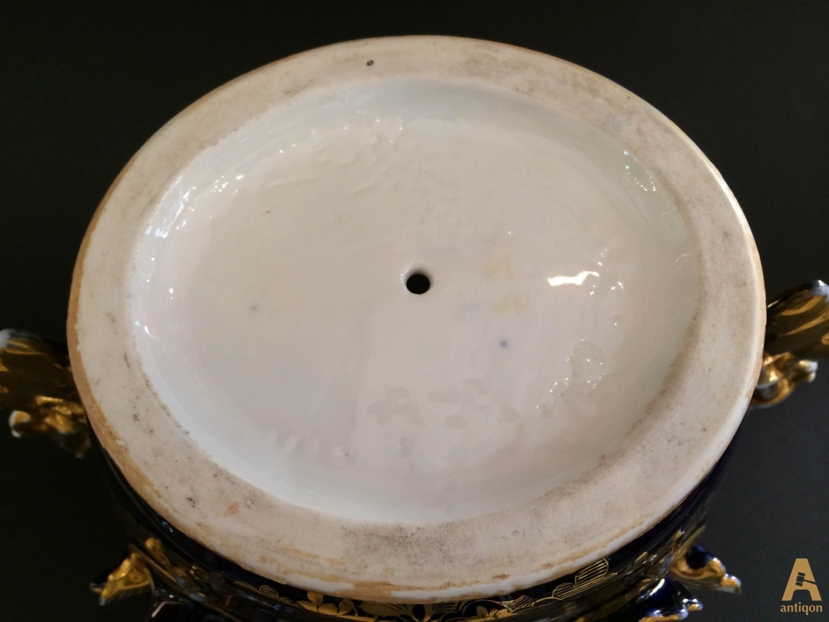 Jardiniere for flowers
