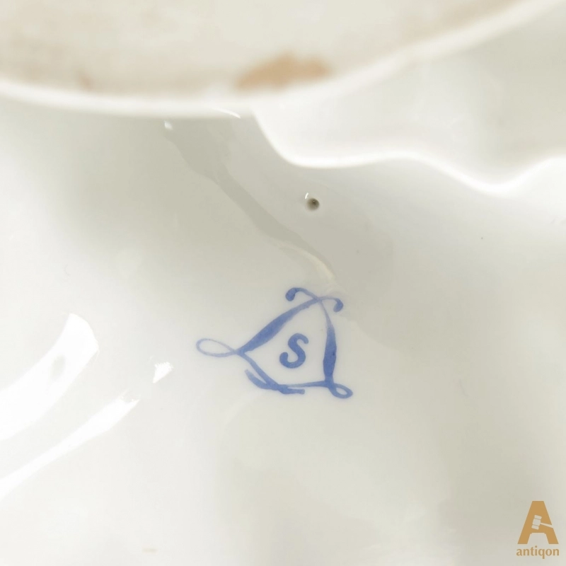 Porcelain figure 