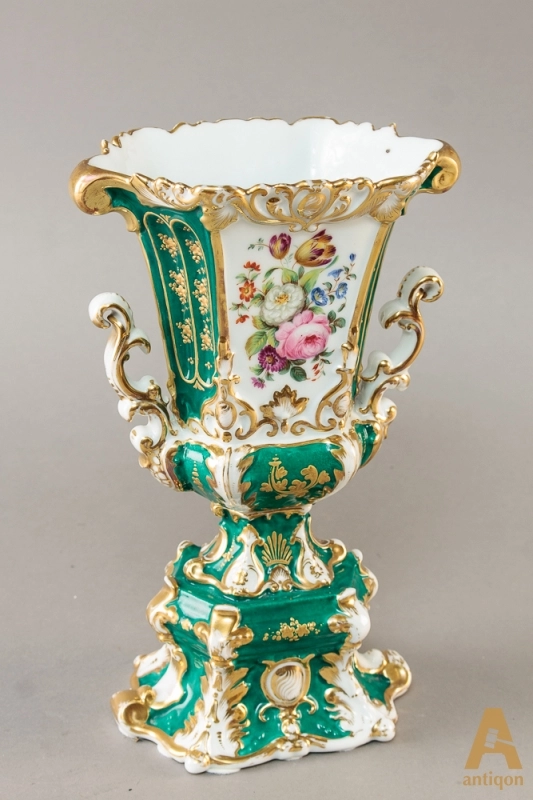 Porcelain vase, 19th century