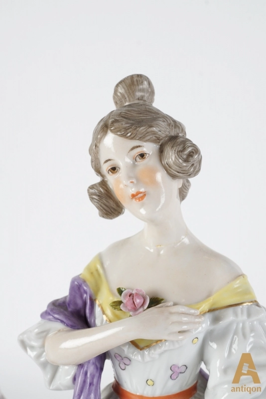 Porcelain figure 