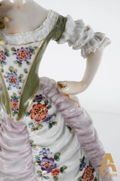 Porcelain figure 