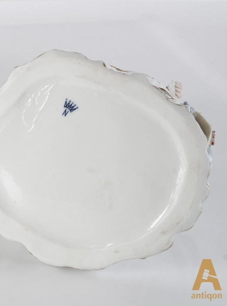 Porcelain figure 
