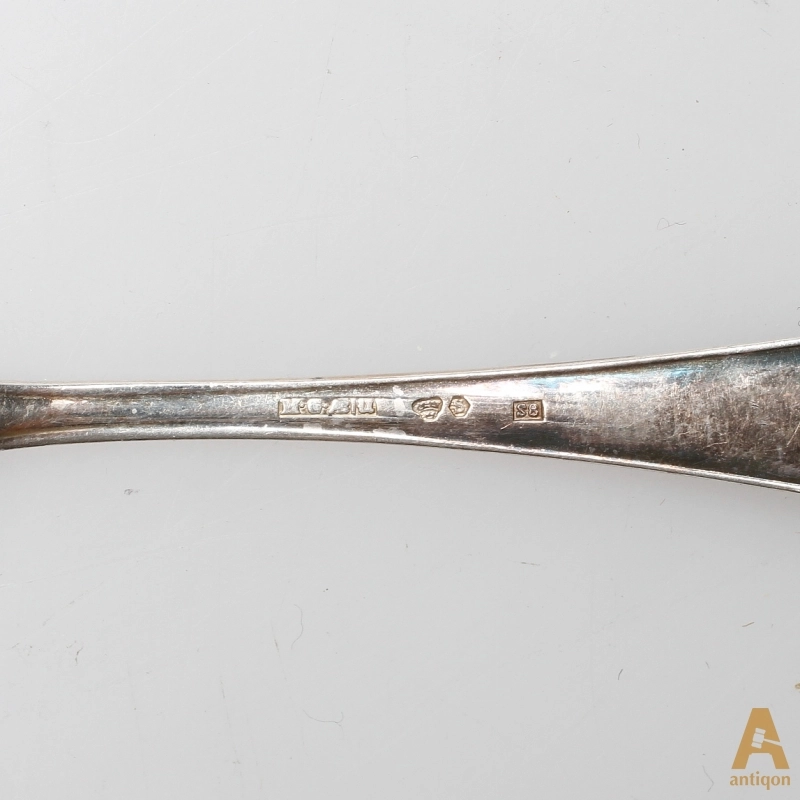 Set of silver spoons 