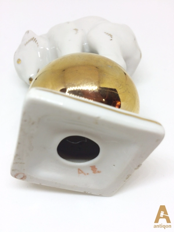 Polar bear on golden ball