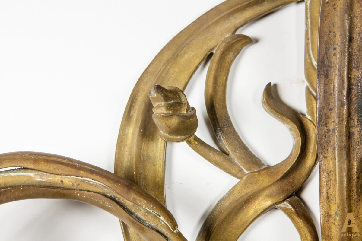 A pair of sconces 