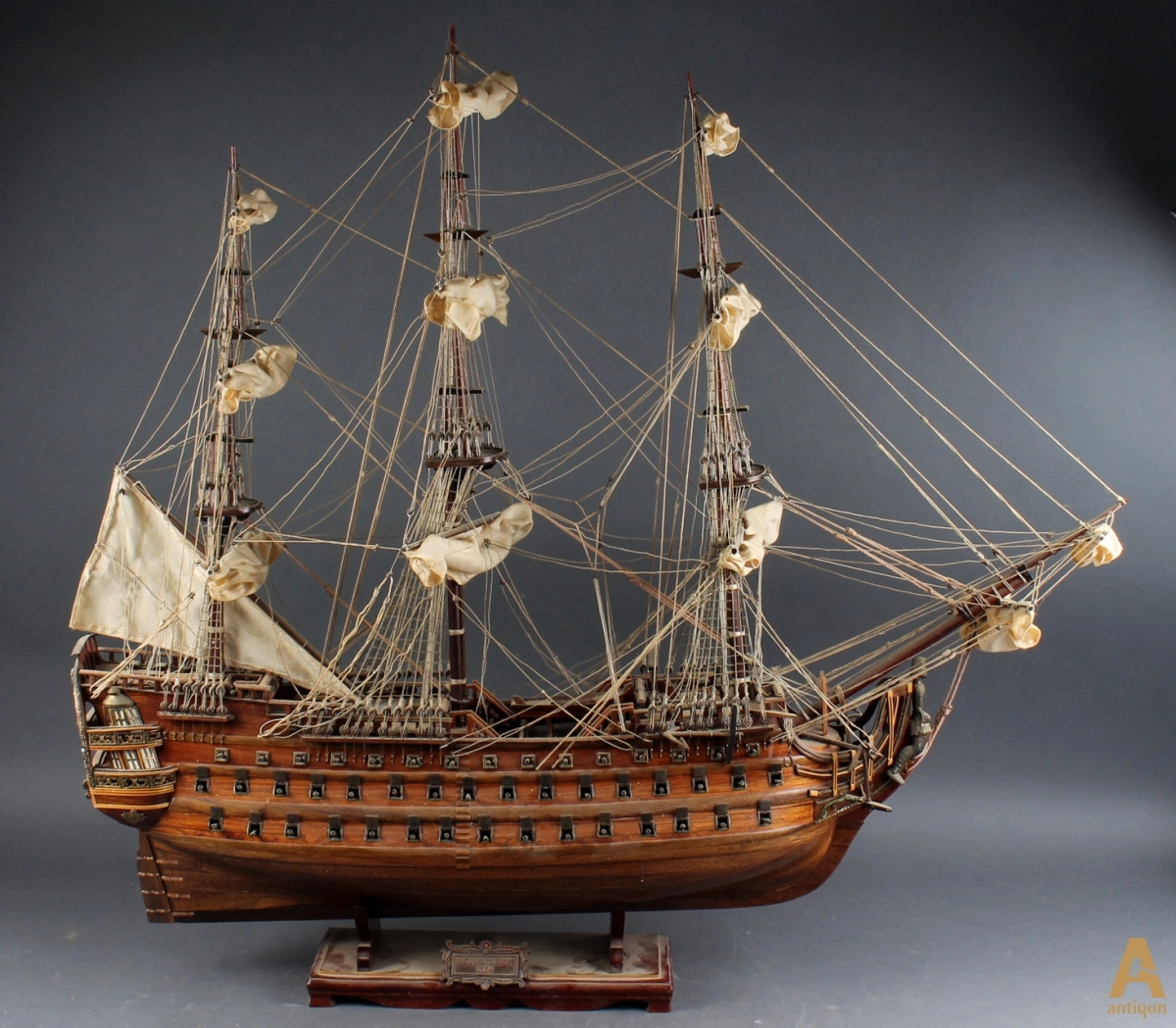 Model of the ship 