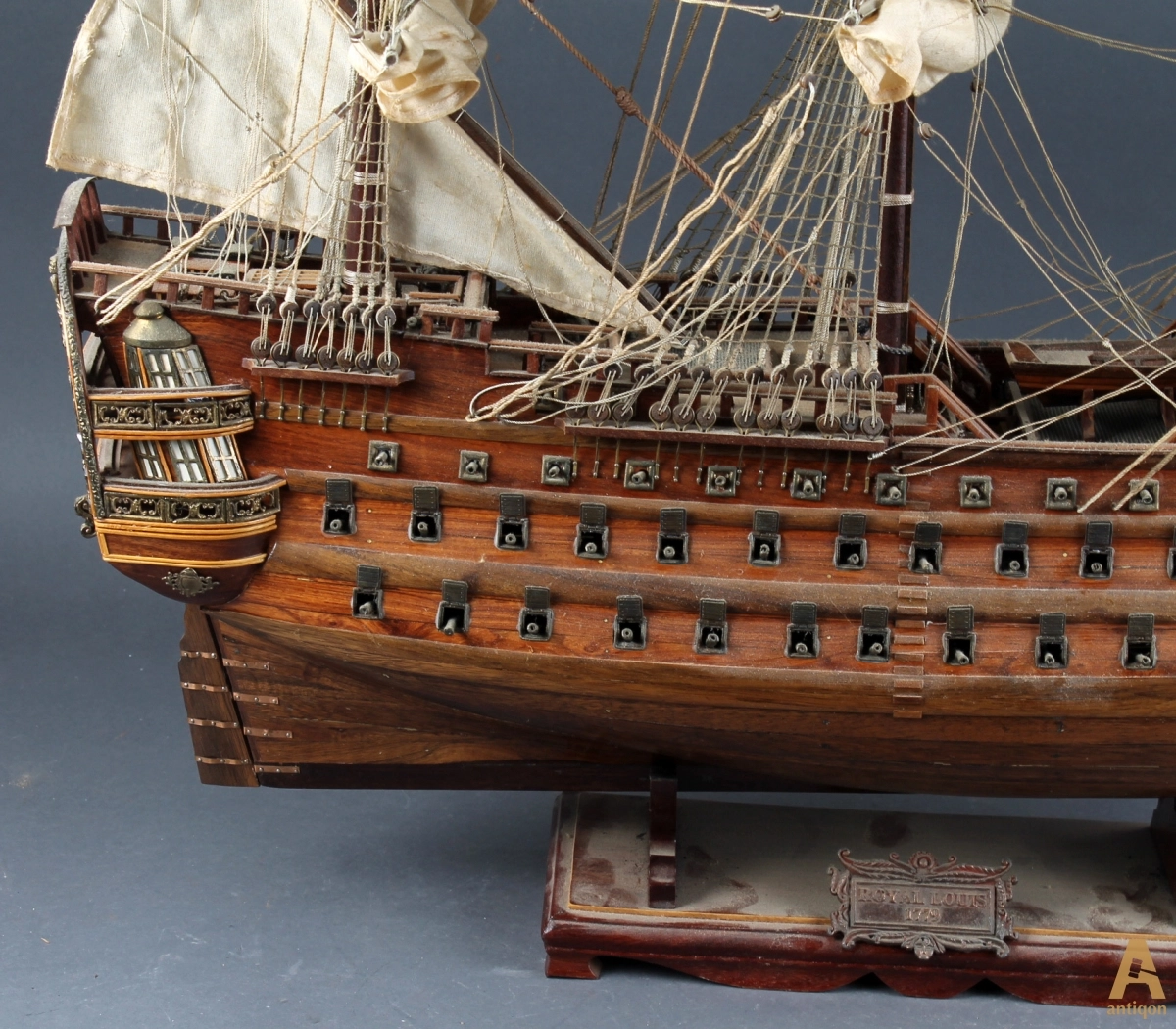Model of the ship 