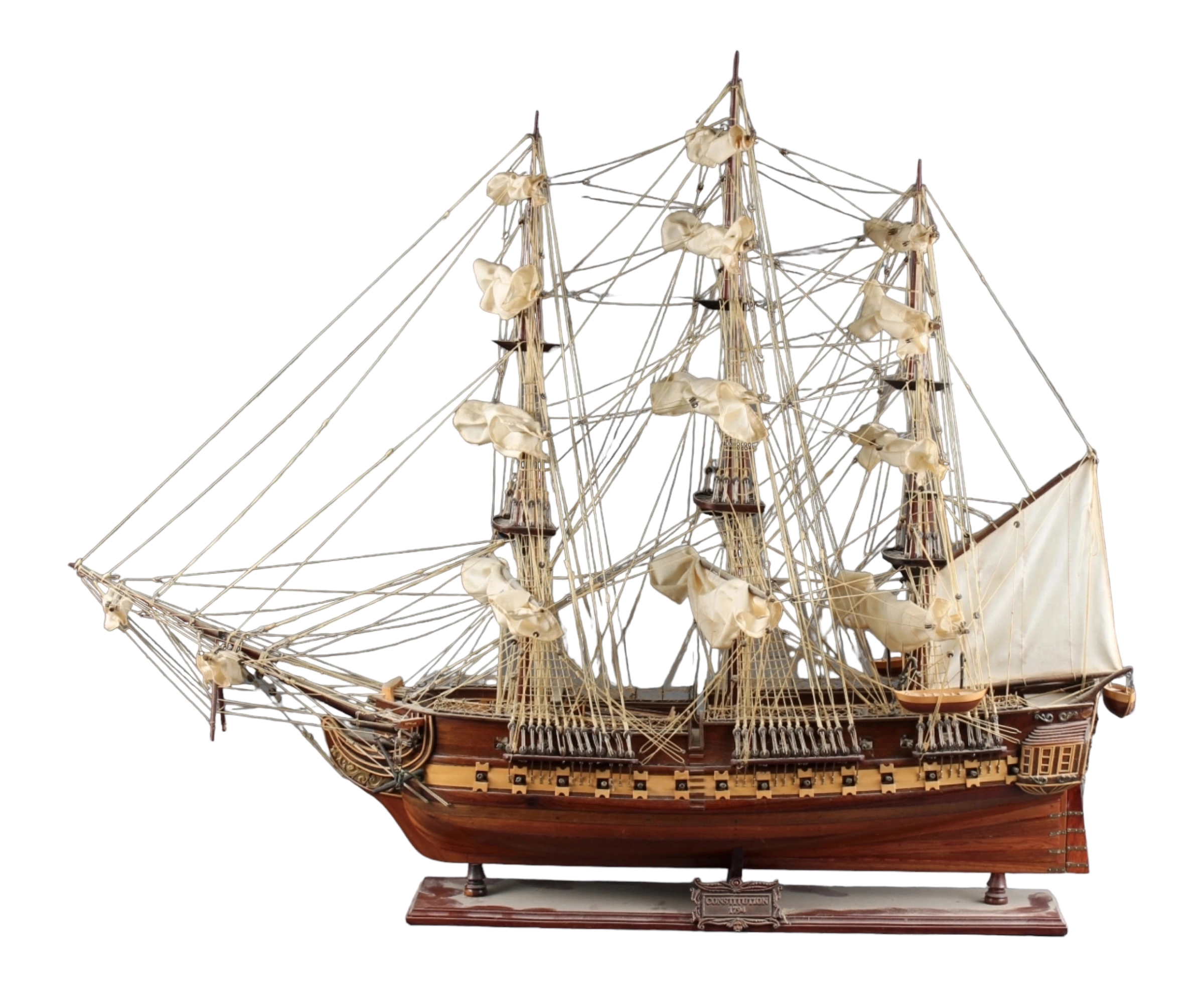 Maquette du bateau Constitution de 1797 en bois precieux.