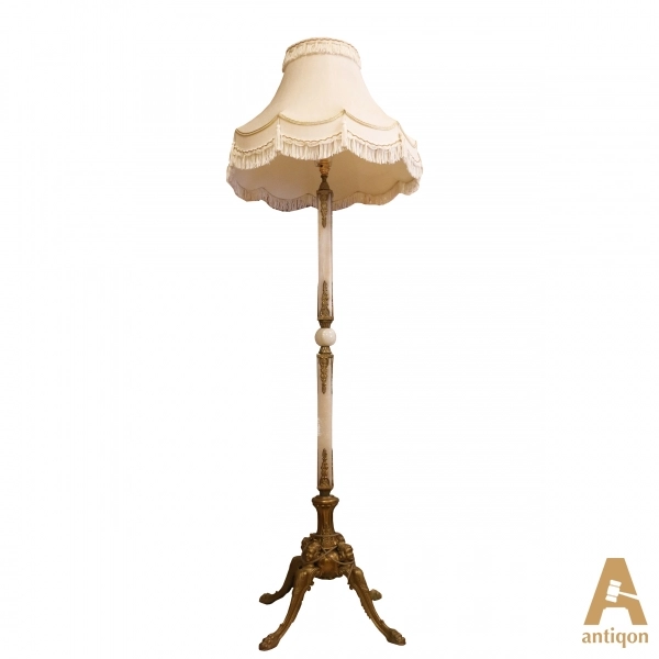 Floor lamp with onyx