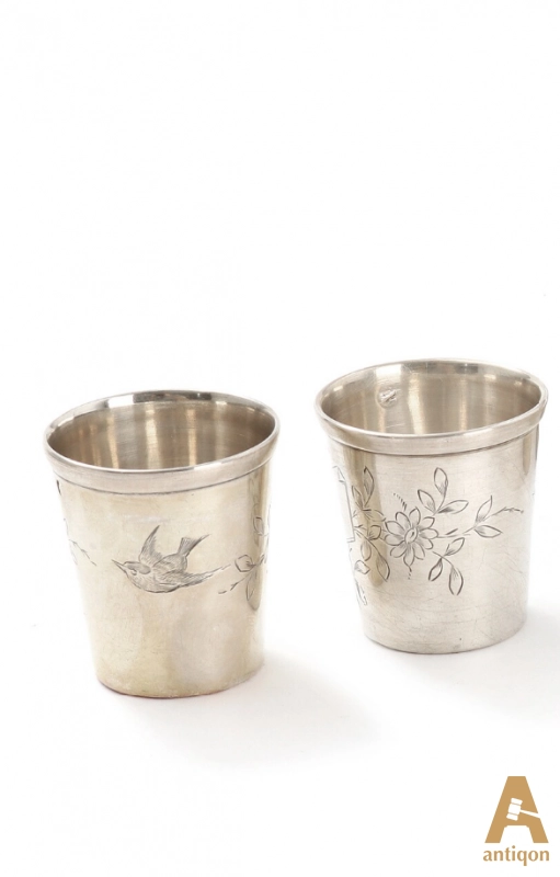 A hunting set of glasses