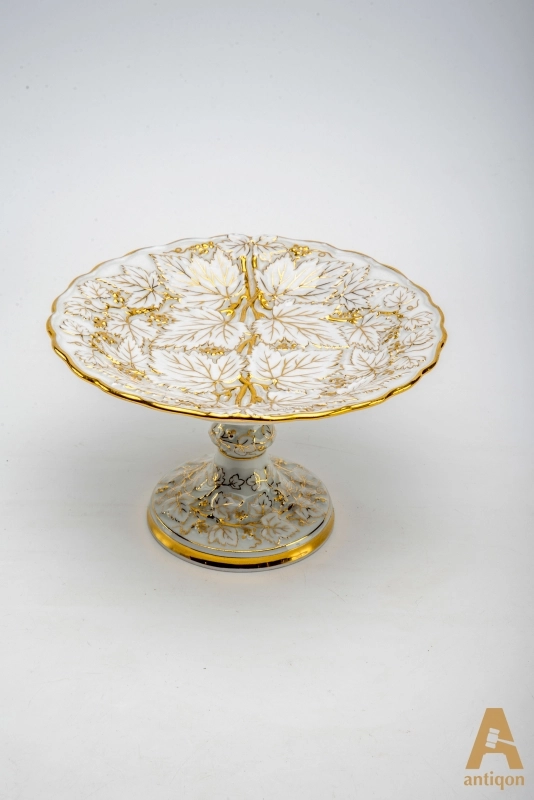 Porcelain vase 