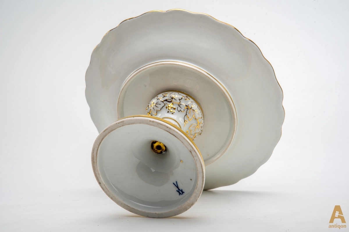 Porcelain vase 