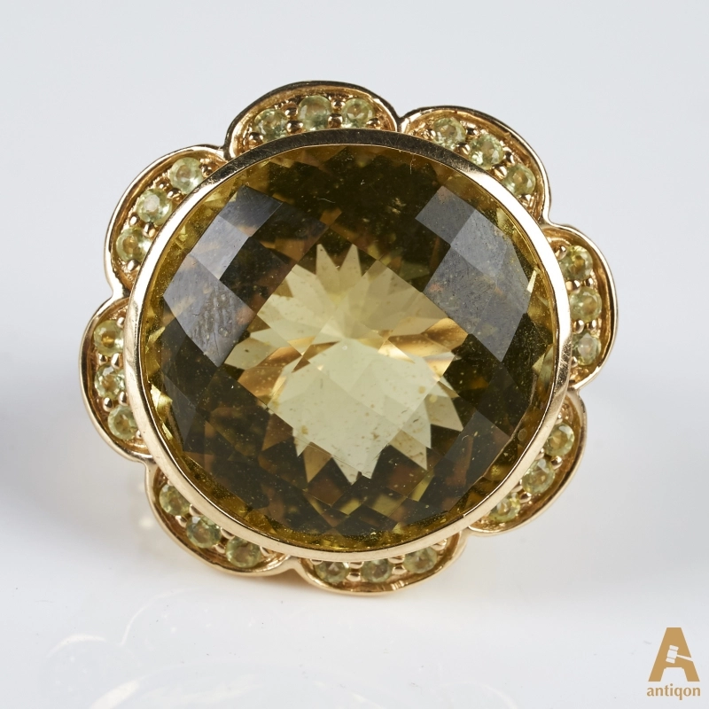 Ring with citrine