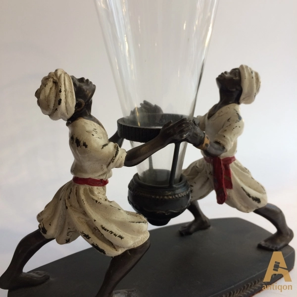 Vase with two Moors