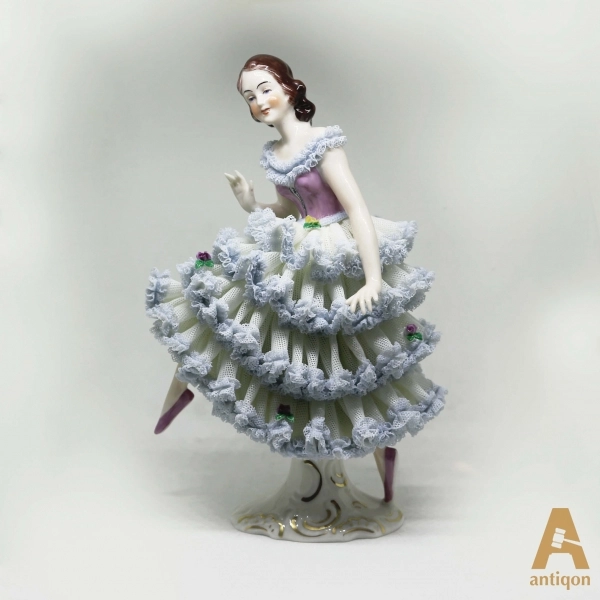 Porcelain figurine 