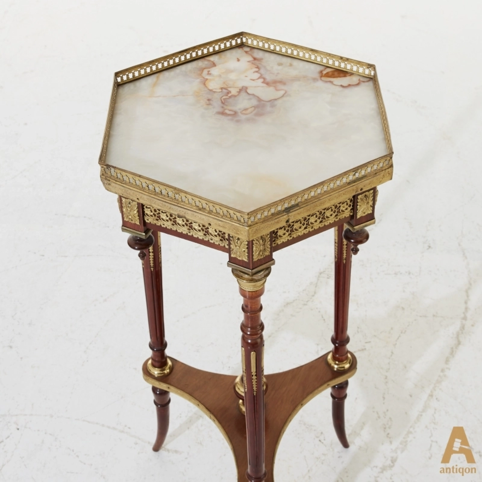 Lombard table