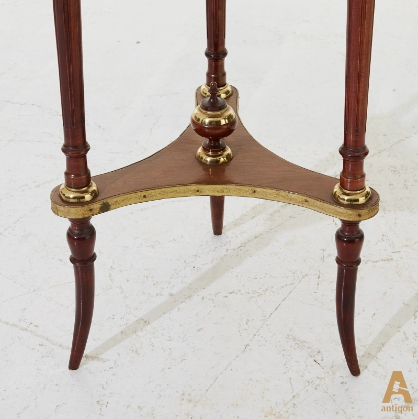 Lombard table