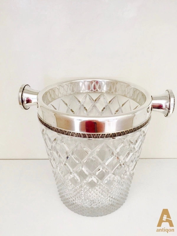 Cooler for wine
