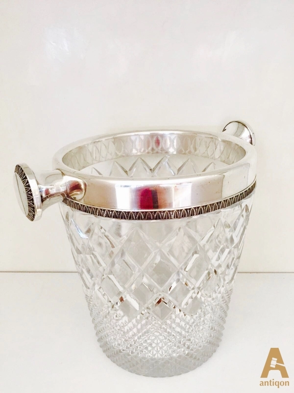 Cooler for wine