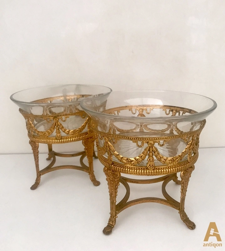 Decorative vases 
