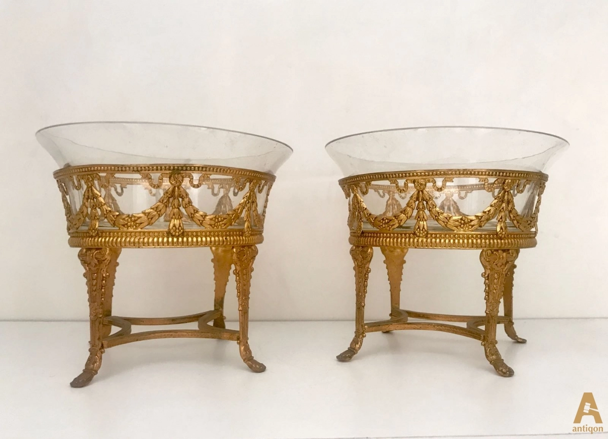 Decorative vases 