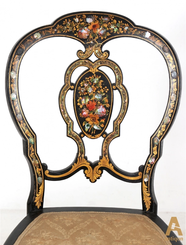 A pair of chairs d