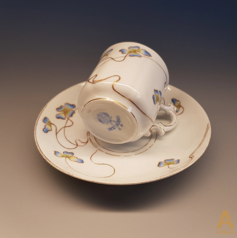 Cup with saucer 