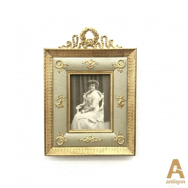 Photo frame in the Empire style