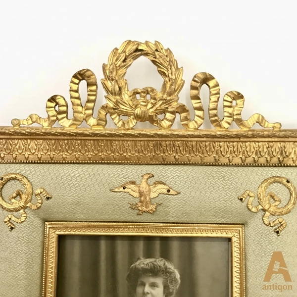 Photo frame in the Empire style