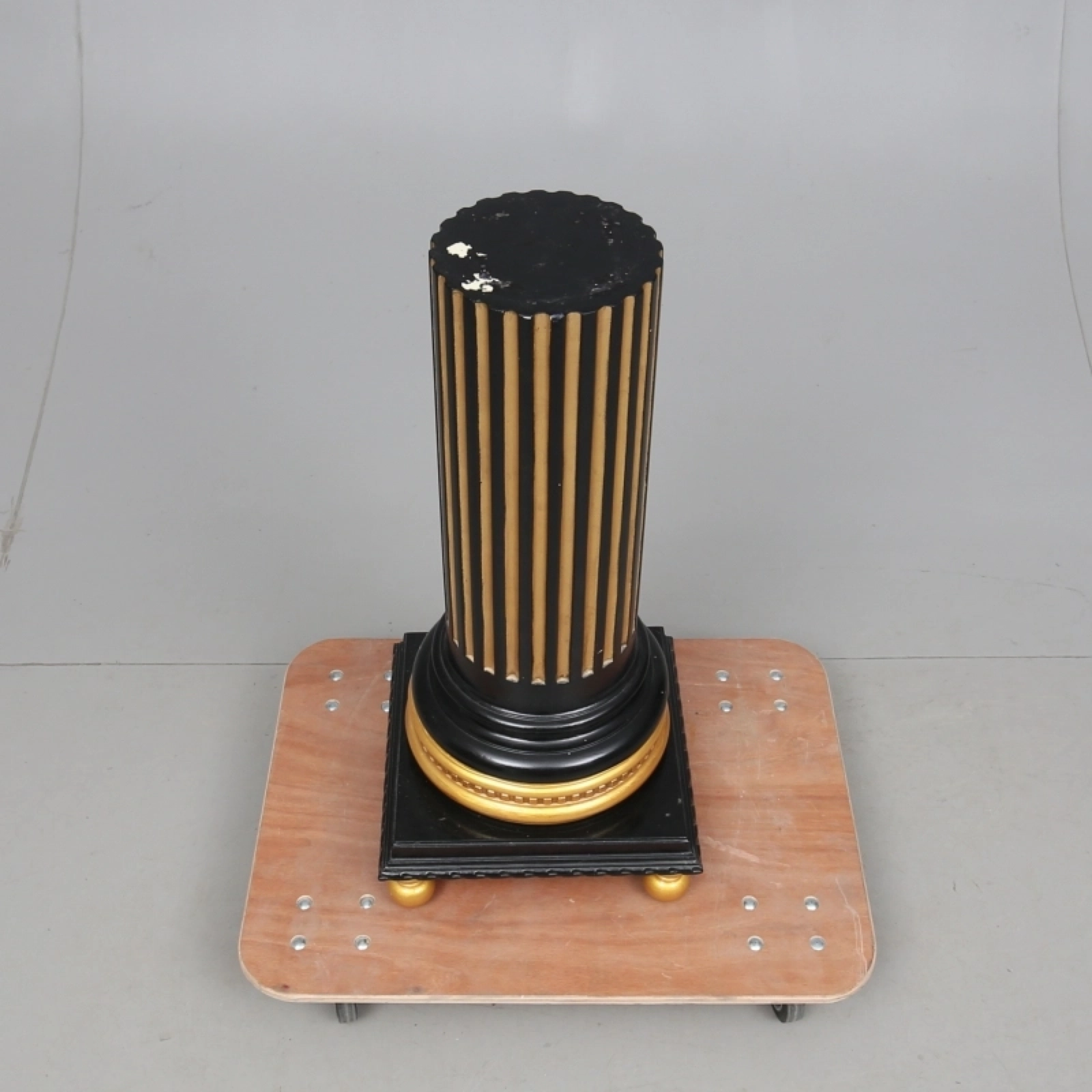 Pedestal, Column