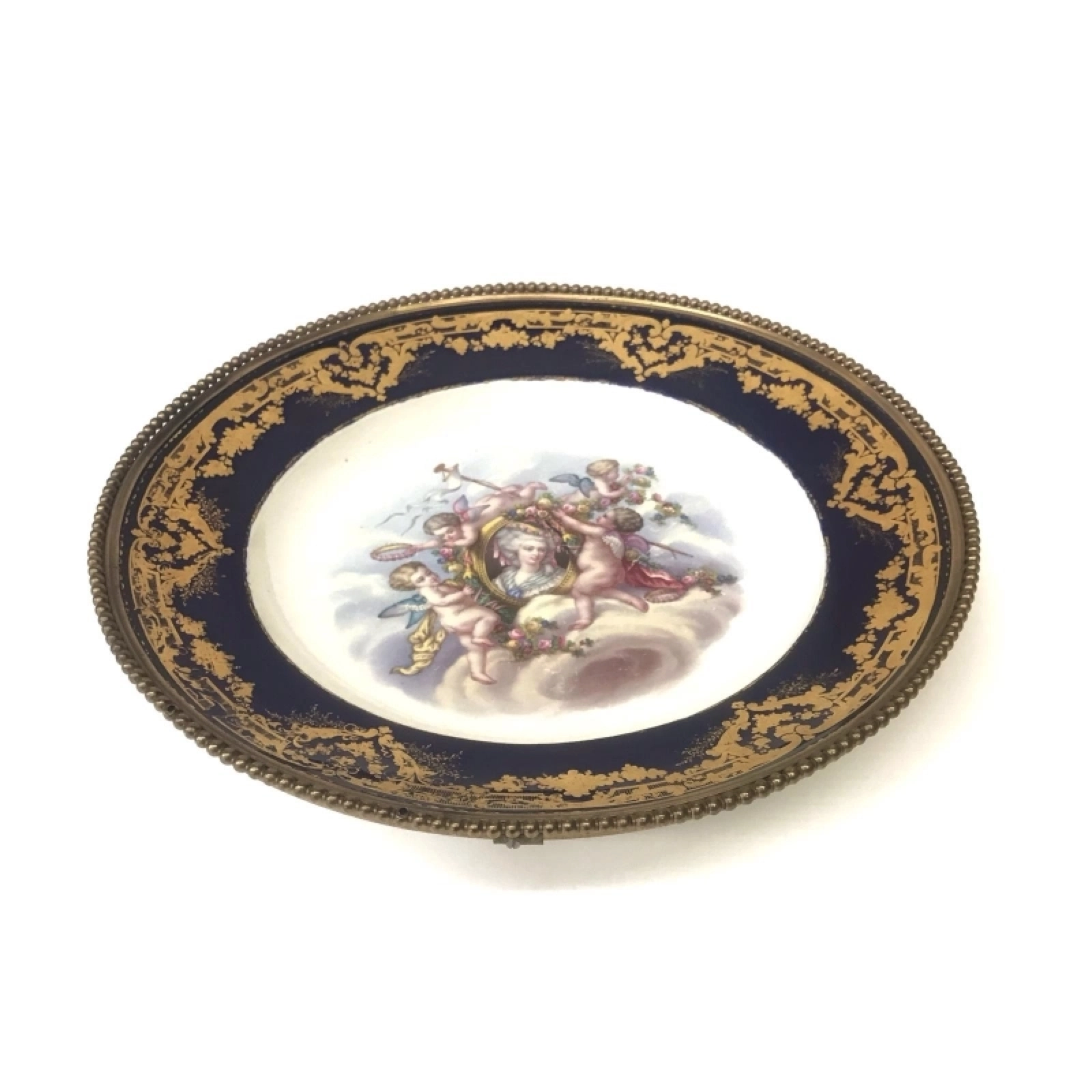 Plat decoratif en faïence de style Sèvre 
