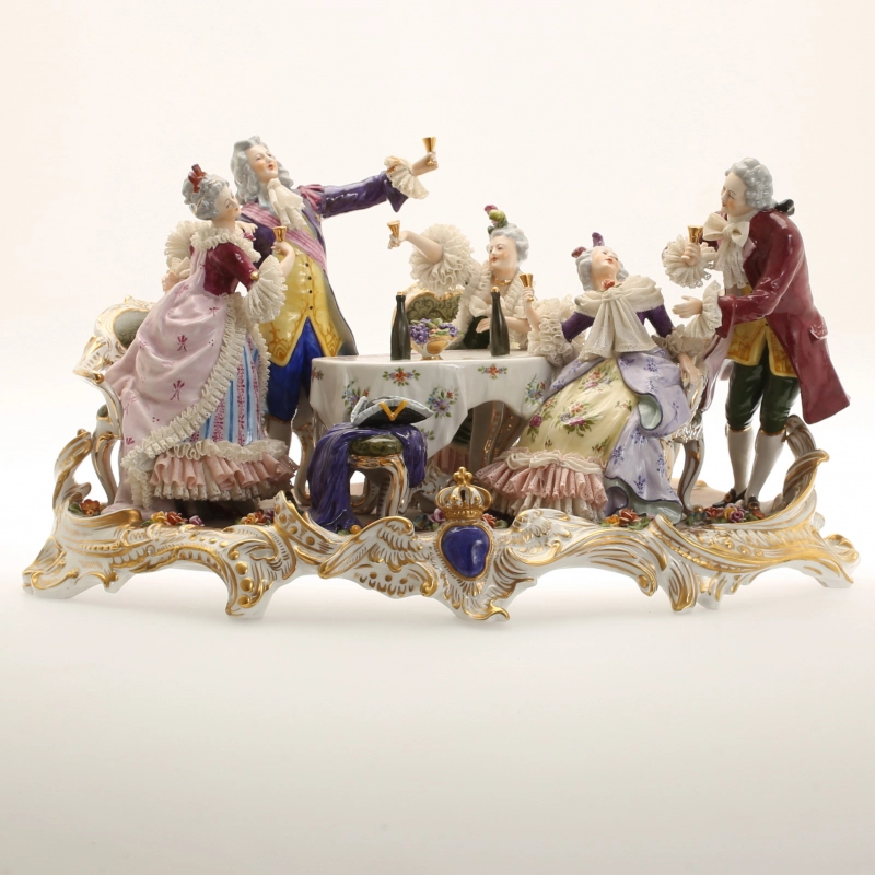 Composition en porcelaine Le banquet des Monsieur et Dames