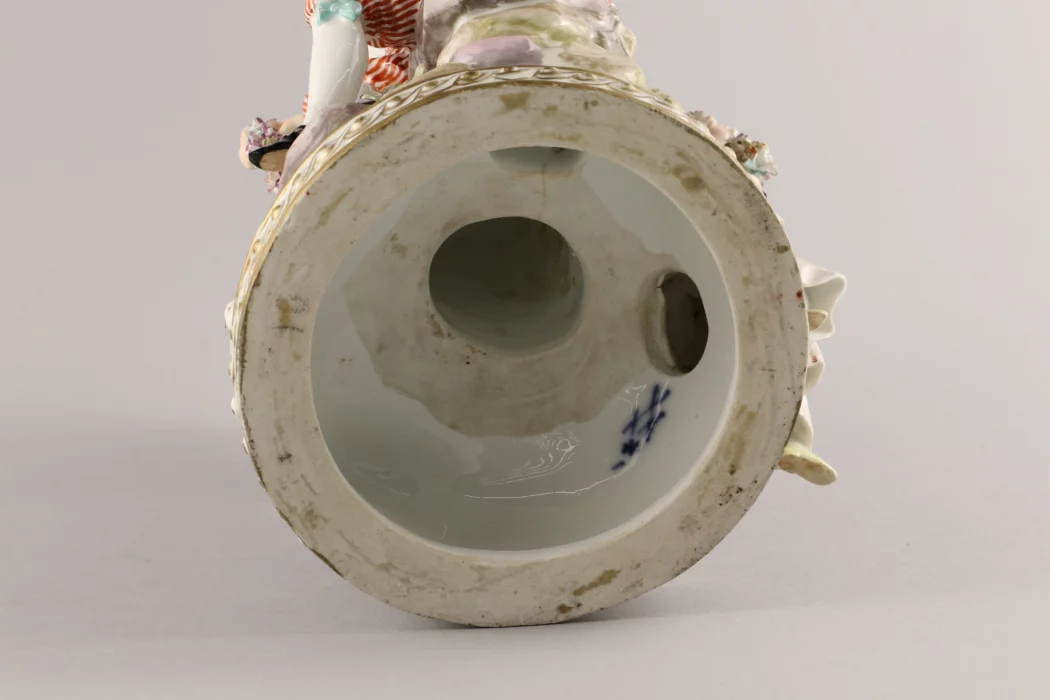 Figurine en porcelaine.