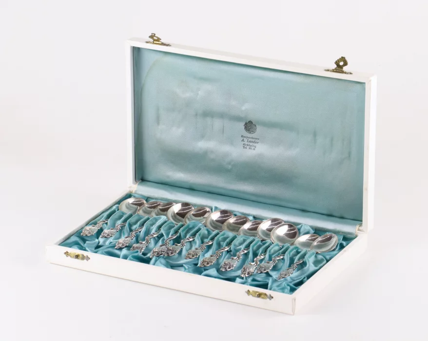 A set of coffee silver spoons 