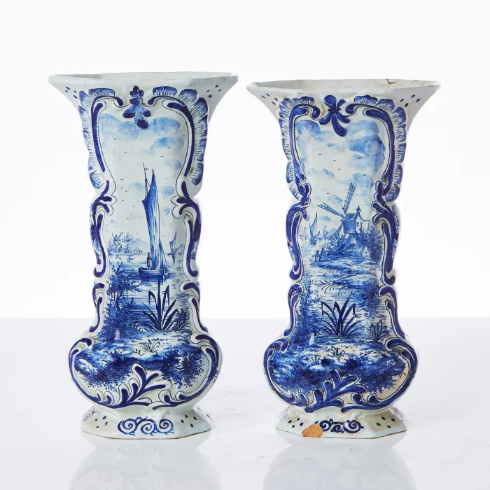 Une Paire De Vases. 19ème siècle
