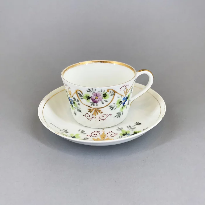 Six tasses et soucoupes. «Kuznetsov»