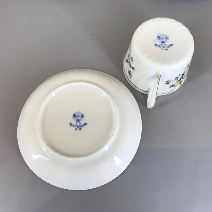 Six tasses et soucoupes. «Kuznetsov»