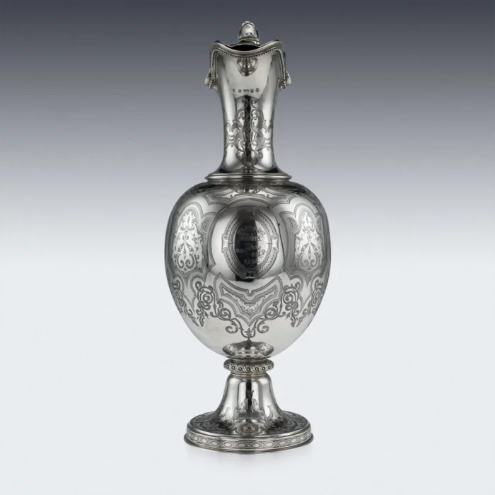 Grande cruche à vin victorienne en argent.