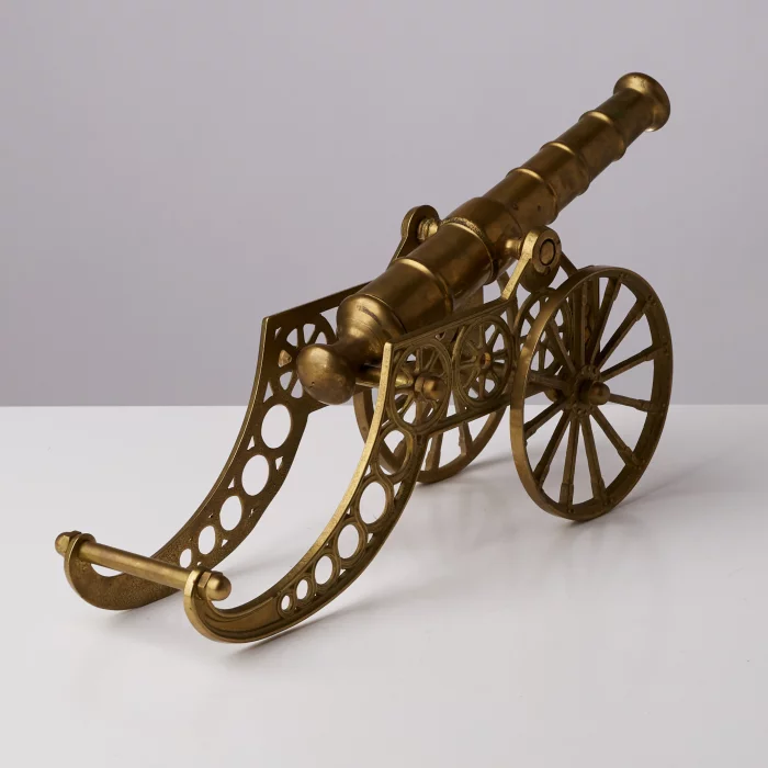 Pistolet de table. Modèle de darmes du 17ème siècle.