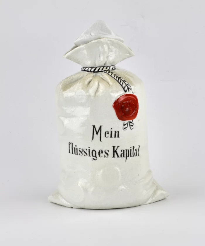 Фарфоровая бутылка 