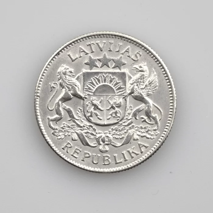 Серебрянаямонета 2 лата 1925 года.