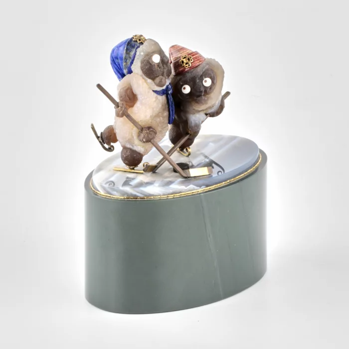 HARDSTONE MINIATURE “ICE HOCKEY PLAYERS”. RUSSIA, LATE 20TH CENTURY