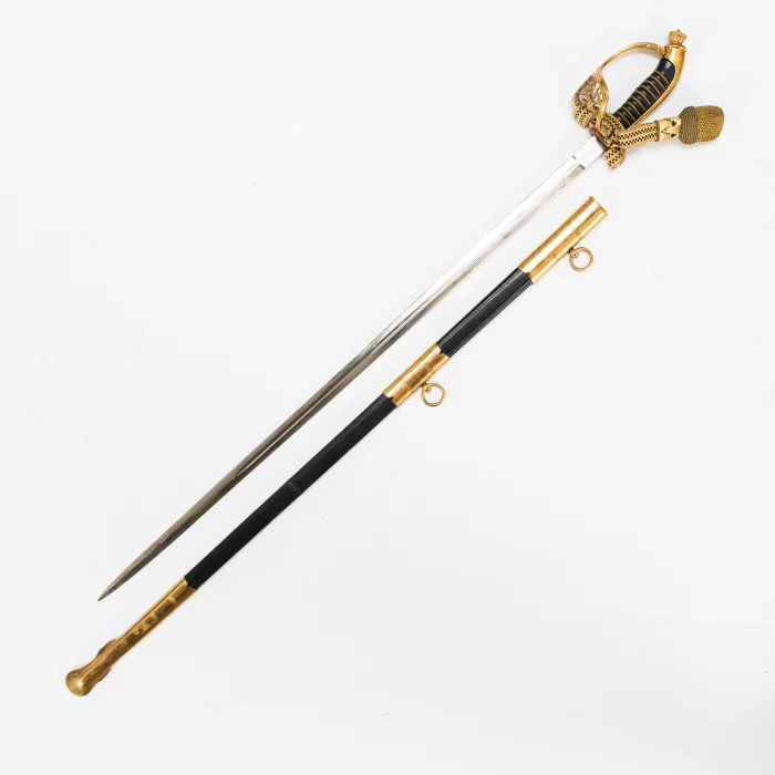 SABRE DE PARADE D`UN OFFICIER DE MARINE FINLANDAIS. E&F HÖRSTER SOLINGEN. DEUXIÈME QUART AU MILIEU DU XXe SIÈCLE