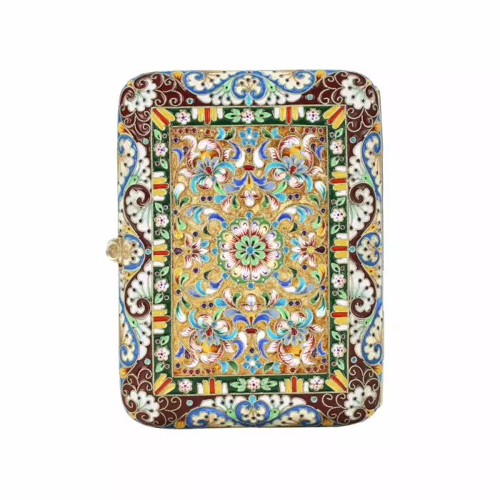 Etui à cigarettes en argent avec dorure et email cloisonne. 
