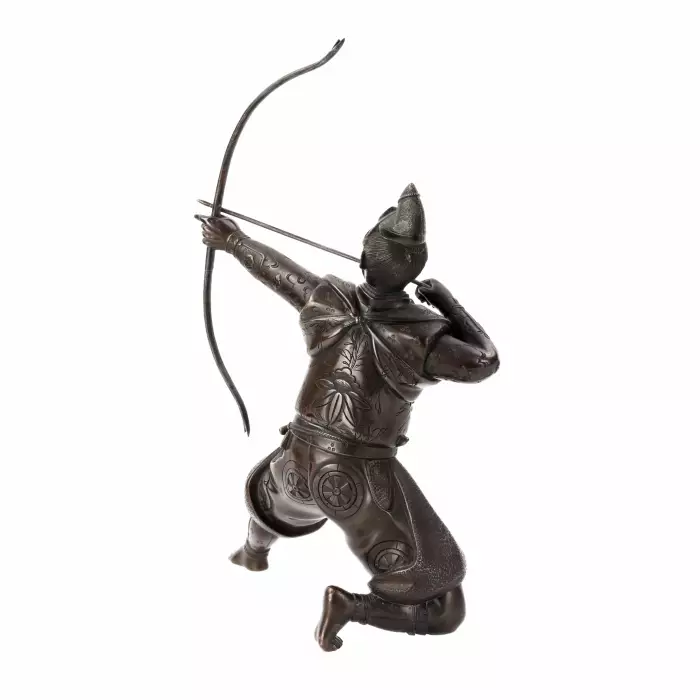 FIGURE JAPONAISE EN BRONZE REPRÉSENTANT UN ARCHER SAMOURAÏ. JAPON, XIXE SIÈCLE