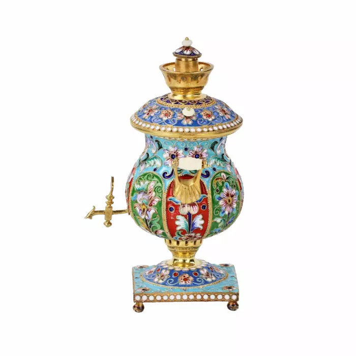 Samovar en argent dore et emaux peints. 