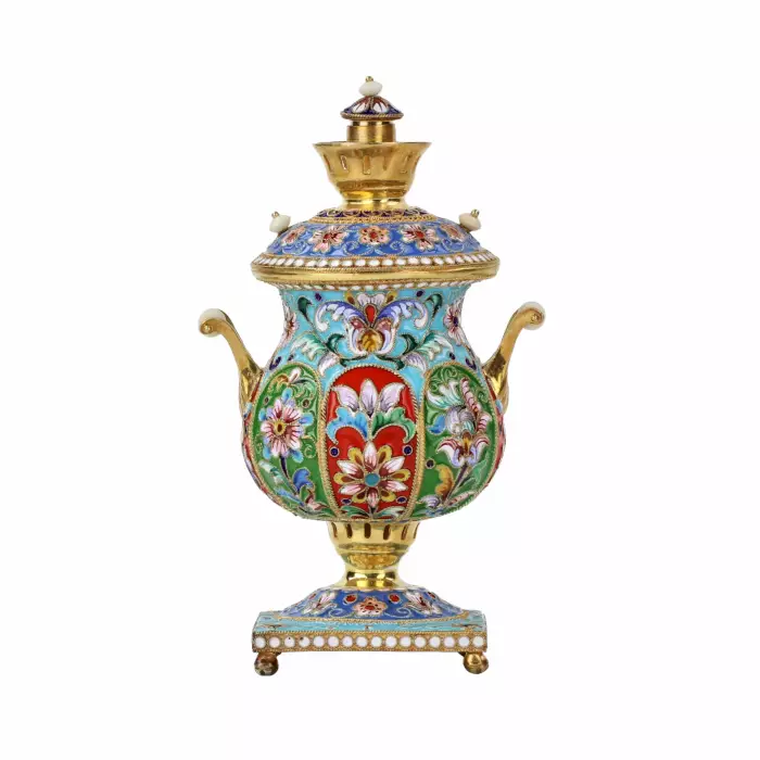 Samovar en argent dore et emaux peints. 