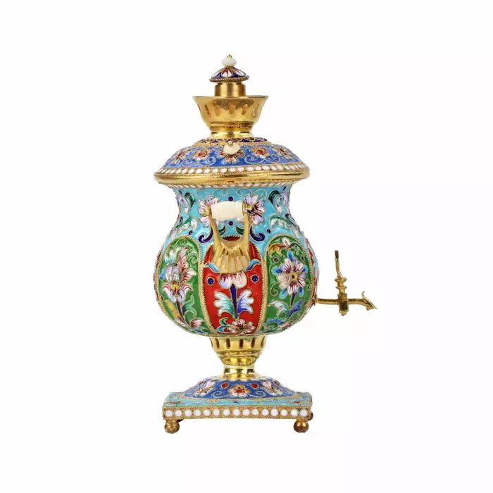 Samovar en argent dore et emaux peints. 