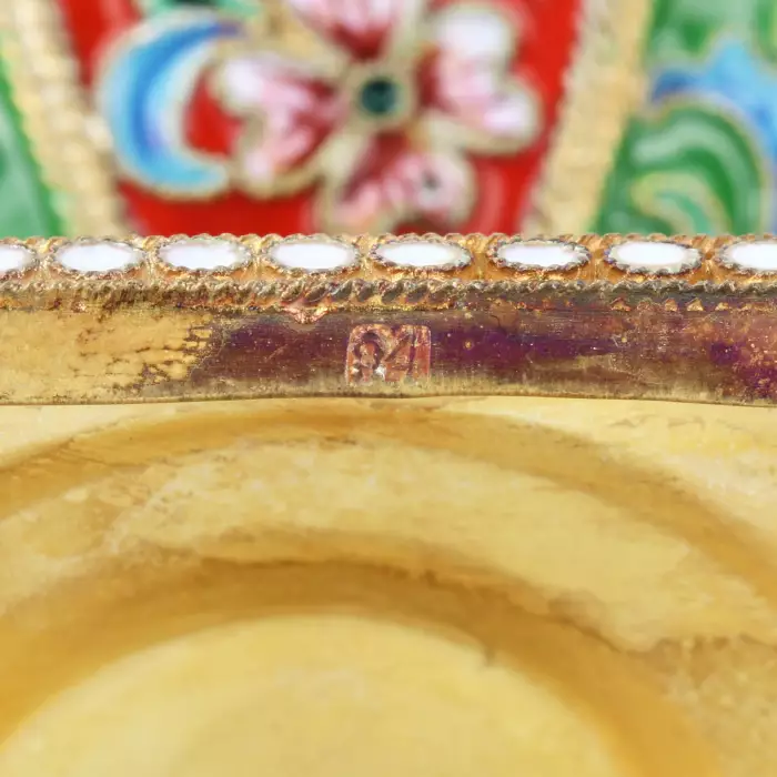 Samovar en argent dore et emaux peints. 
